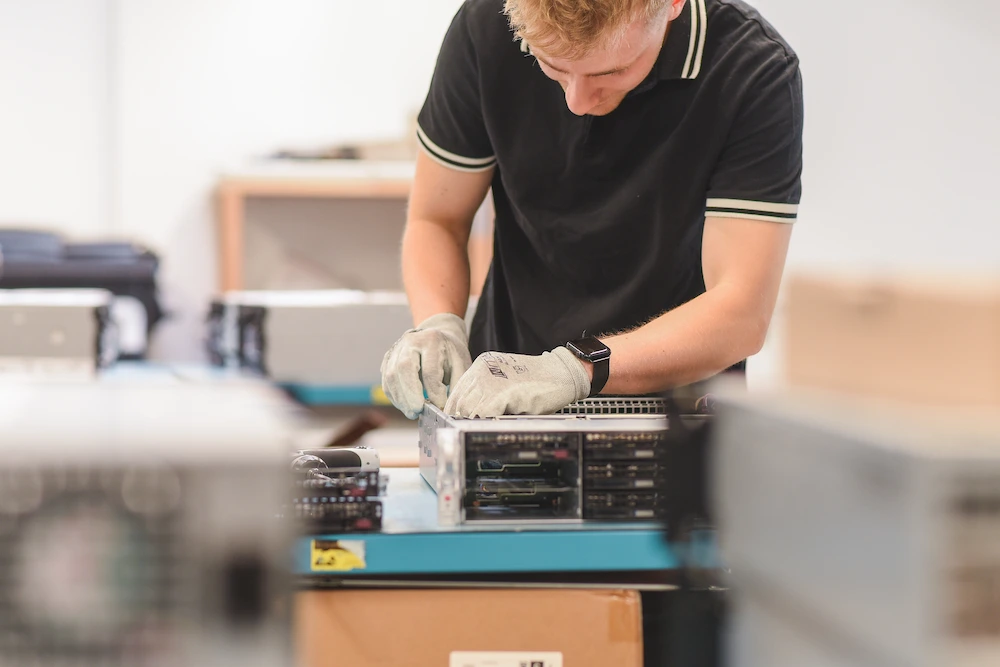 Server Manufacturing by Server Hardware